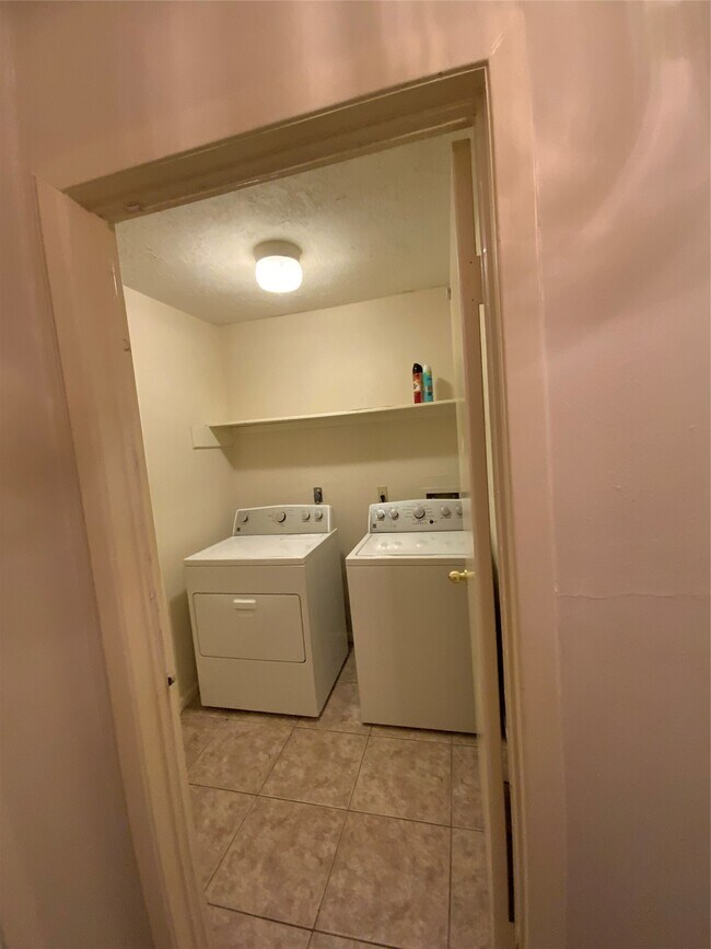 Building Photo - 5027 Kleinway Dr