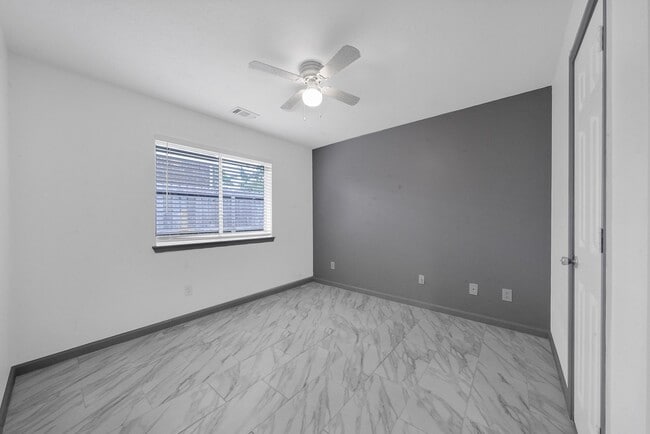 Building Photo - 3515 Walden Dr