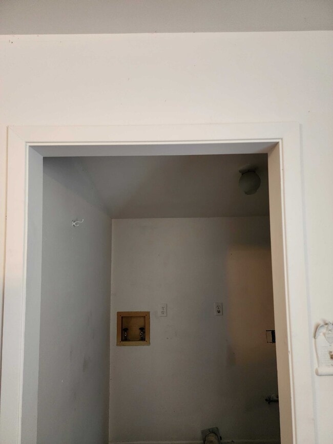 Building Photo - 10075 E Loop 1604 S