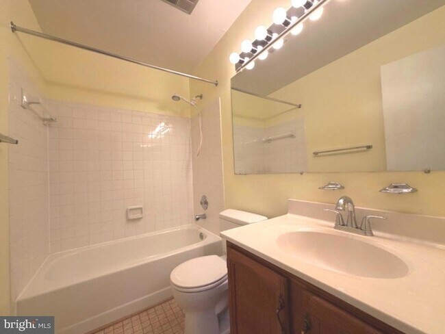 Building Photo - 5406 New London Park Dr