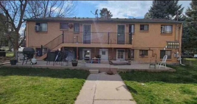 Building Photo - Bright Ground-Level 2-Bedroom 1-Bathroom Apartment Located in Goldsmith Neighborhood.