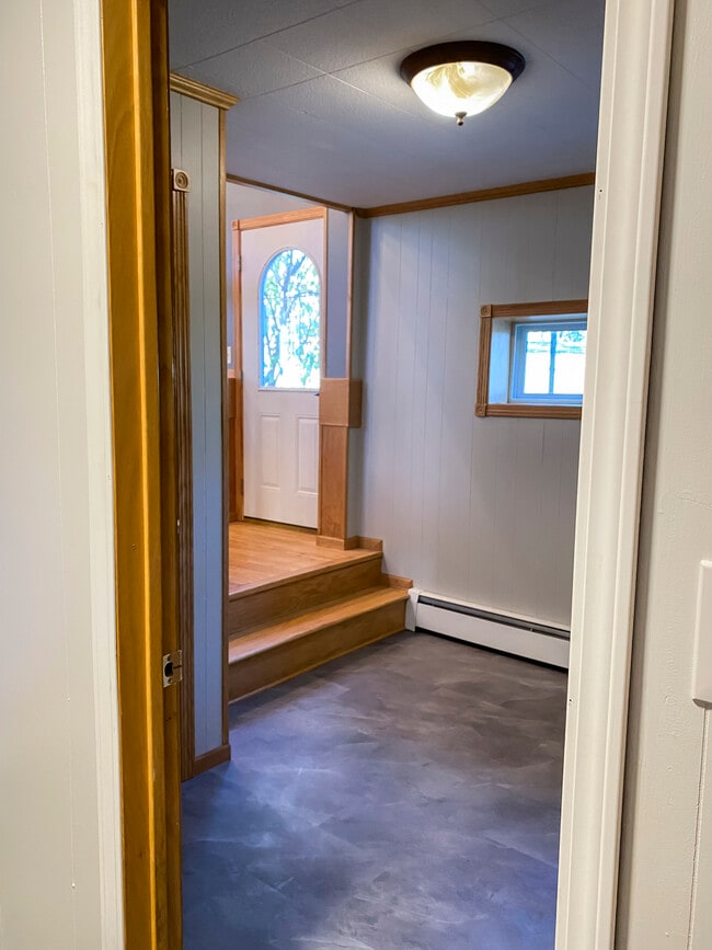 Entry way - 1606 S Lake Irving Dr SW