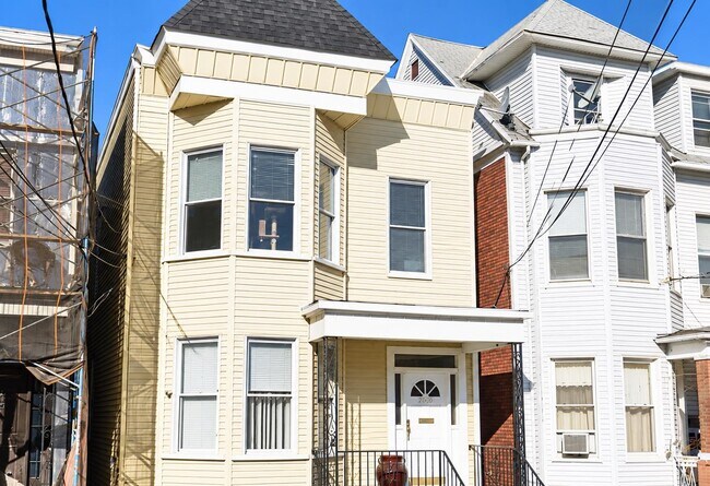 Building Photo - 2509 Palisade Ave