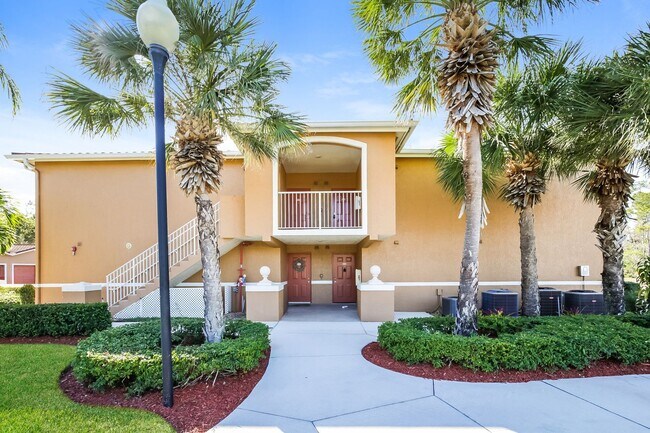 Building Photo - Remodeled, Move-In Ready 3-Bedroom Condo in Prime Naples Location