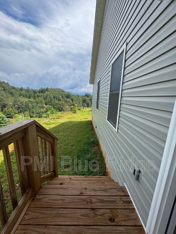 Building Photo - 321 Quinn Hill Ln