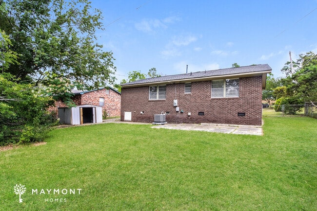 Building Photo - 604 Mockernut Ln