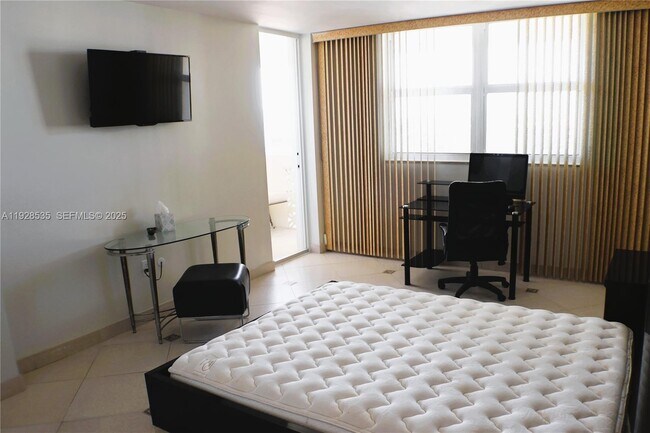 Building Photo - 1833 S Ocean Dr