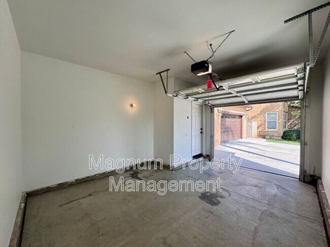 Building Photo - 34333 Northhaven Dr