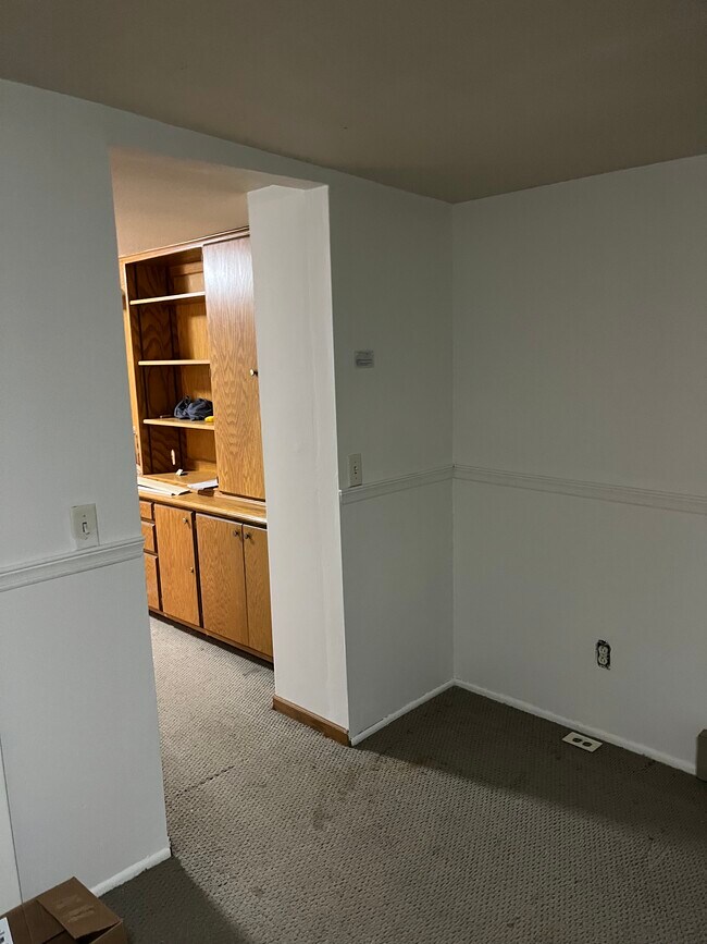 Building Photo - 215 Tyler Ave