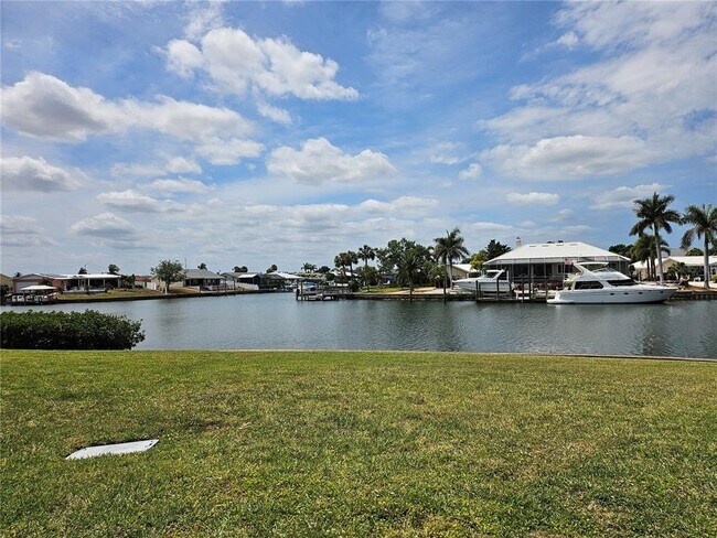 Building Photo - 1028 Apollo Beach Blvd