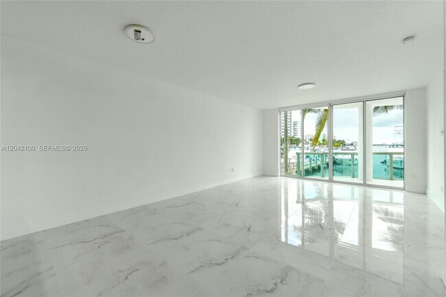 Building Photo - 7914 Harbor Island Dr