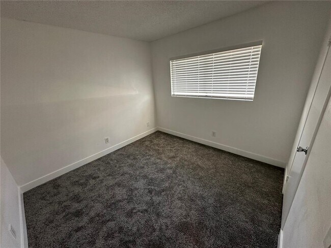 Building Photo - 1501 E Fairfield Ct