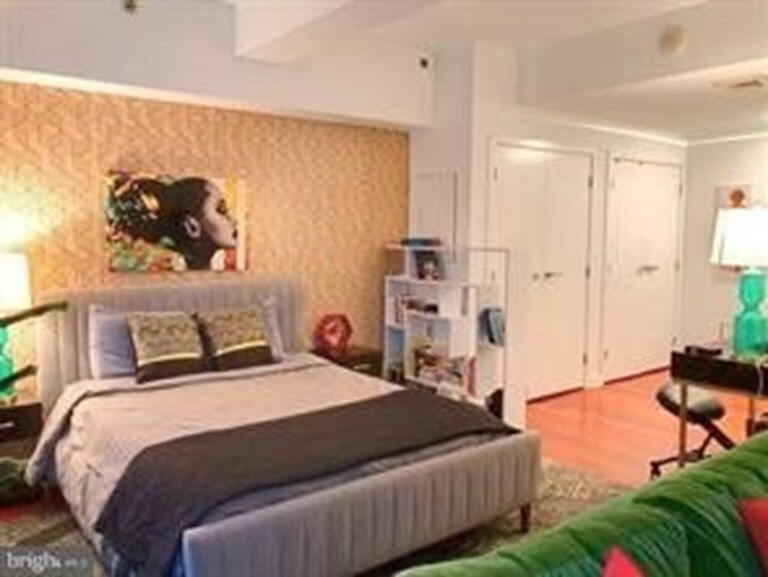 Primary Photo - 219 S 18th St