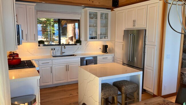 Building Photo - Furnished Lakefront home with amazing Lakeviews