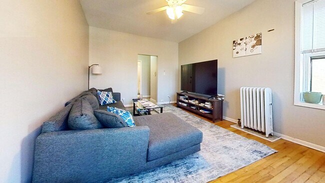 Interior Photo - 1331-41 W. Addison