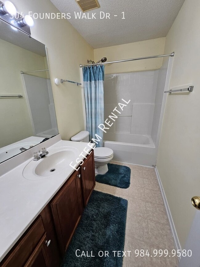 Building Photo - 304 Founders Walk Dr