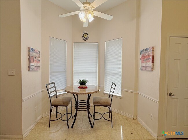 Building Photo - 2314 Kingsbury Dr