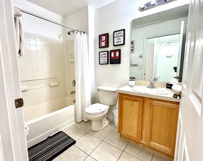 Building Photo - Kissimmee Townhome For Rent - Fully Furnished with 3 Bedrooms 2.5 Baths