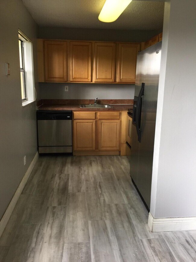 Building Photo - 101 Meadows Cir