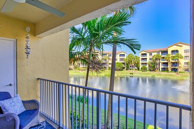 Building Photo - 400 Uno Lago Dr
