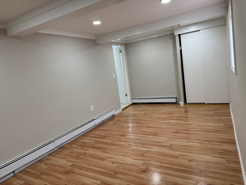 Building Photo - 545 Old Bethpage Rd