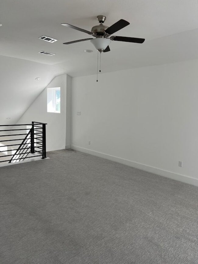 Building Photo - 3 Bdrm, 2 1/2 bath in Parmer Ranch Neighborhood