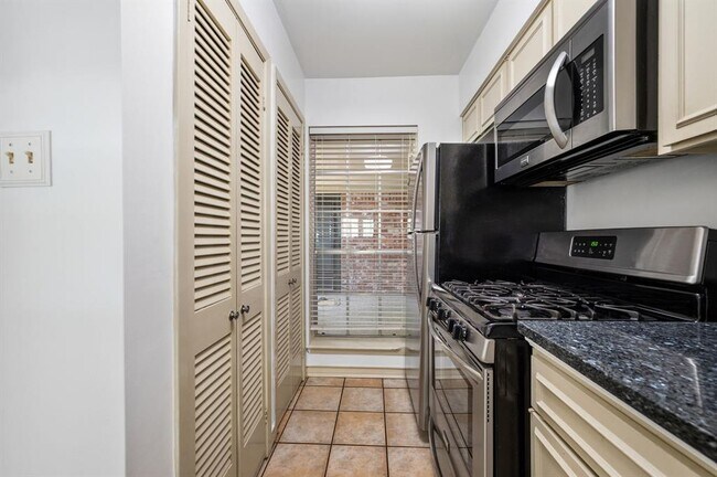 Building Photo - 7920 Rockwood Ln