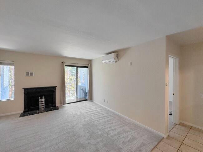 Building Photo - SD: Comfortable 2BD/2BA Condo in Golden Hill with A/C, Reserved Parking & In-Unit Laundry