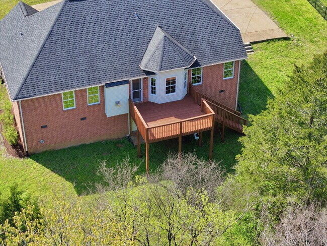 Building Photo - Stunning Move-In Ready Home in Hendersonville – Minutes from Old Hickory Lake!
