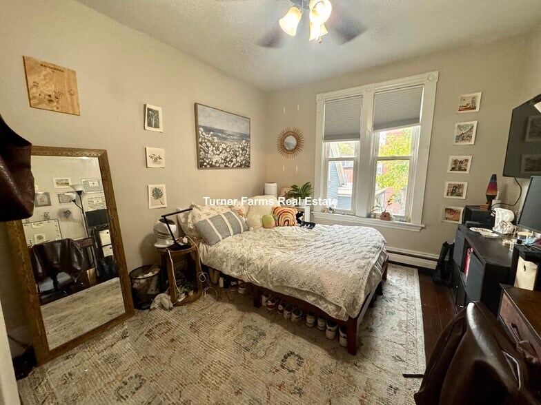 Building Photo - 717 Parker St