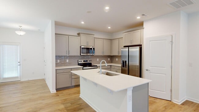Building Photo - Immaculate New Townhome in Pringle Towns