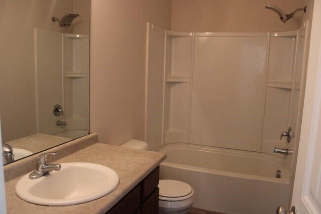 Building Photo - 119 Roswell Dr W