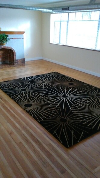 dining room - 3333 N Harrison St
