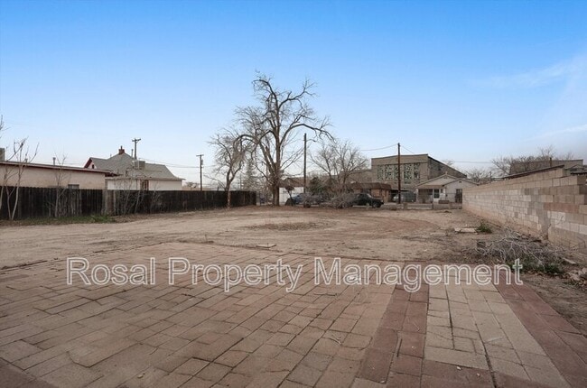 Building Photo - 815 John St