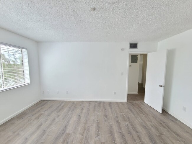 Building Photo - 14850 Naranja Lakes Blvd