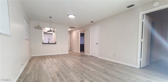 Building Photo - 930 SW 47th Terrace