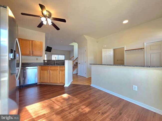 Building Photo - 3989 Hartlake St