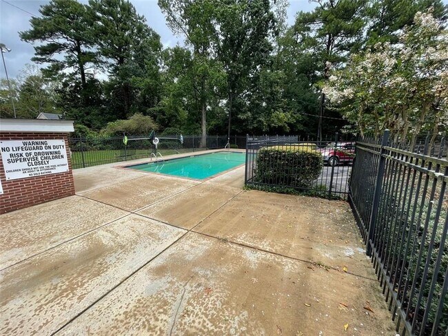 Building Photo - 3660 Peachtree Rd