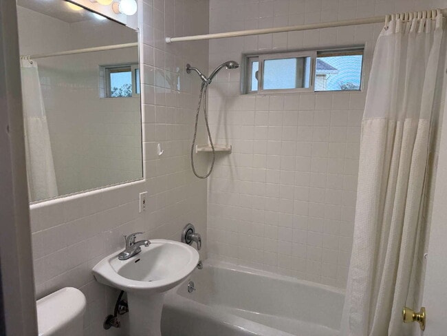 Building Photo - Remodeled Santa Cruz Apartment