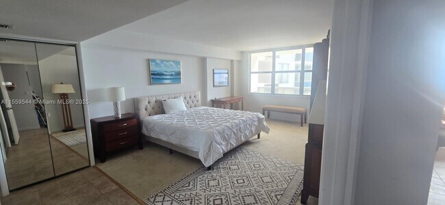 Building Photo - 6039 Collins Ave