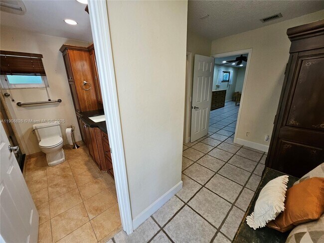 Building Photo - 2016 NE 26th Dr