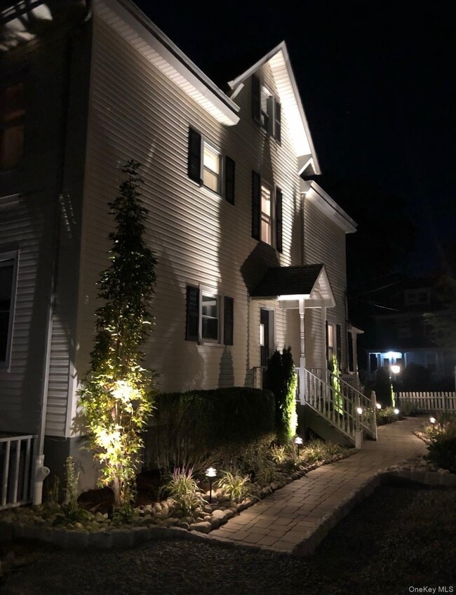 Building Photo - 196 Depew Ave