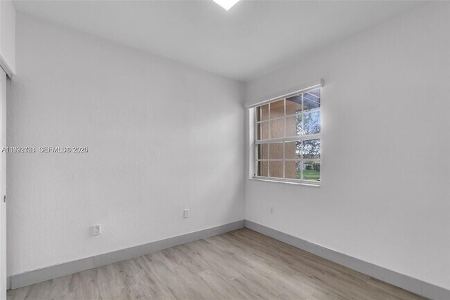 Building Photo - 1720 NE 33rd Ave