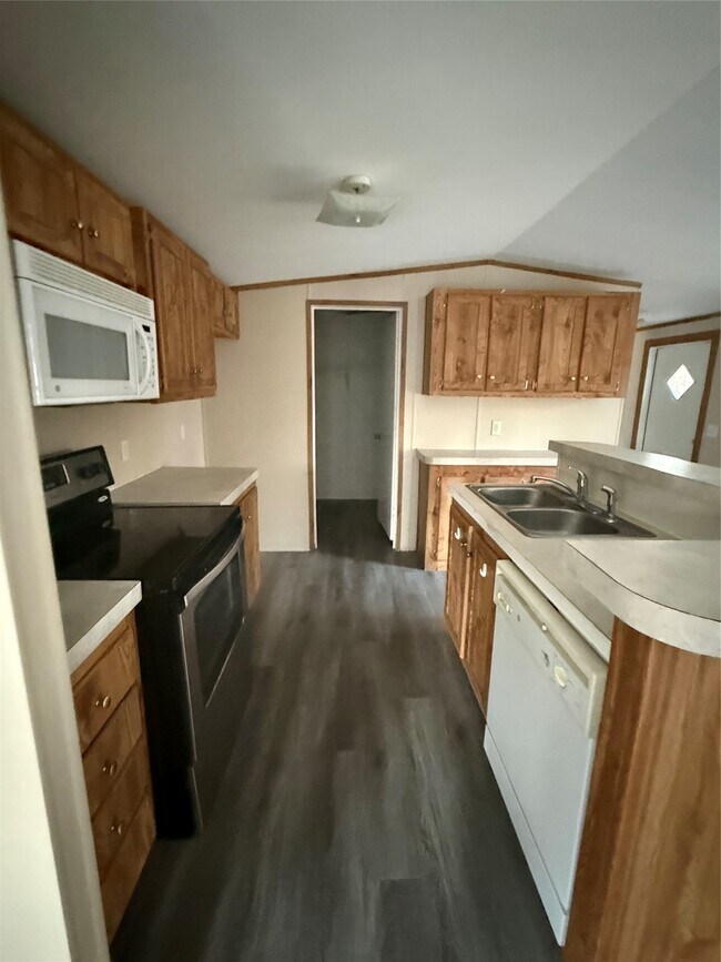 Building Photo - 144 Private Road