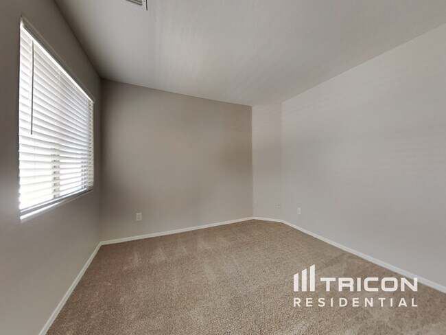 Building Photo - 15314 N 161st Dr