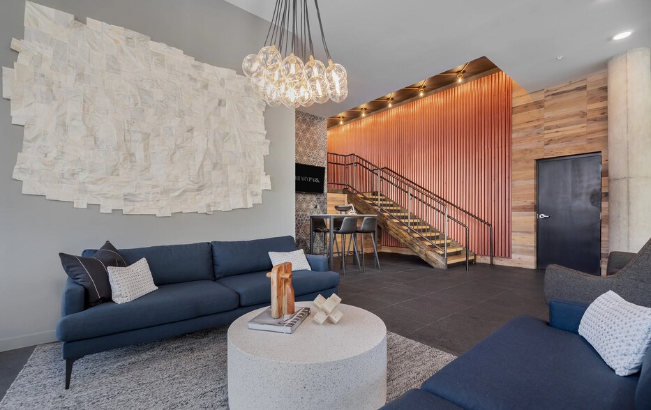 Building Photo - 409 Oak St