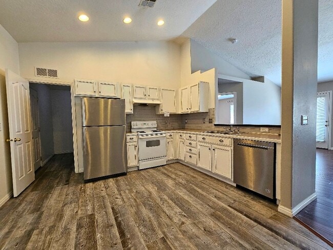 Building Photo - 13307 W Satinleaf Dr