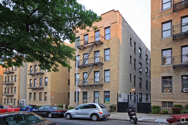 Primary Photo - Crescent Street Apartments