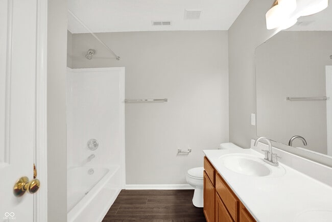 Building Photo - 5761 Cantigny Way S