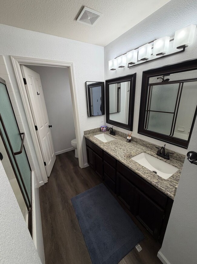 Building Photo - Pleasanton Sienna by Signature Townhouse 2 bed/2.5 bath, New Paint, new appliances, near downtown...